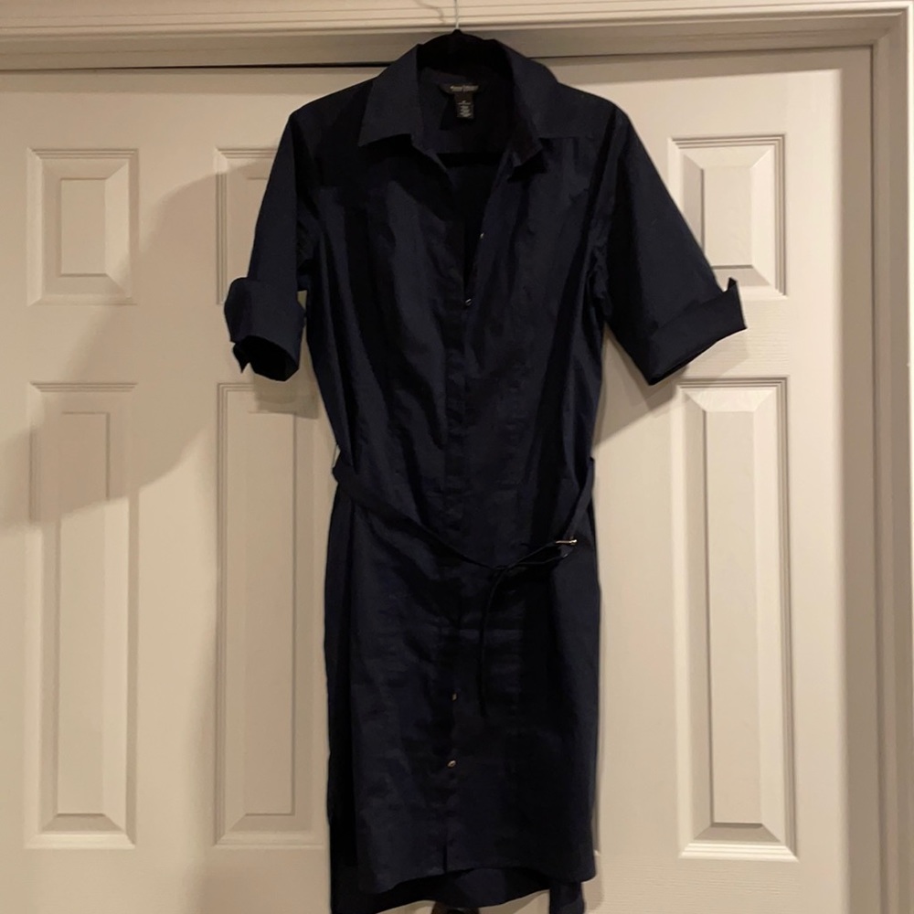 WHBM navy sz 14 light weight button down dress with matching belt, gold buttons
